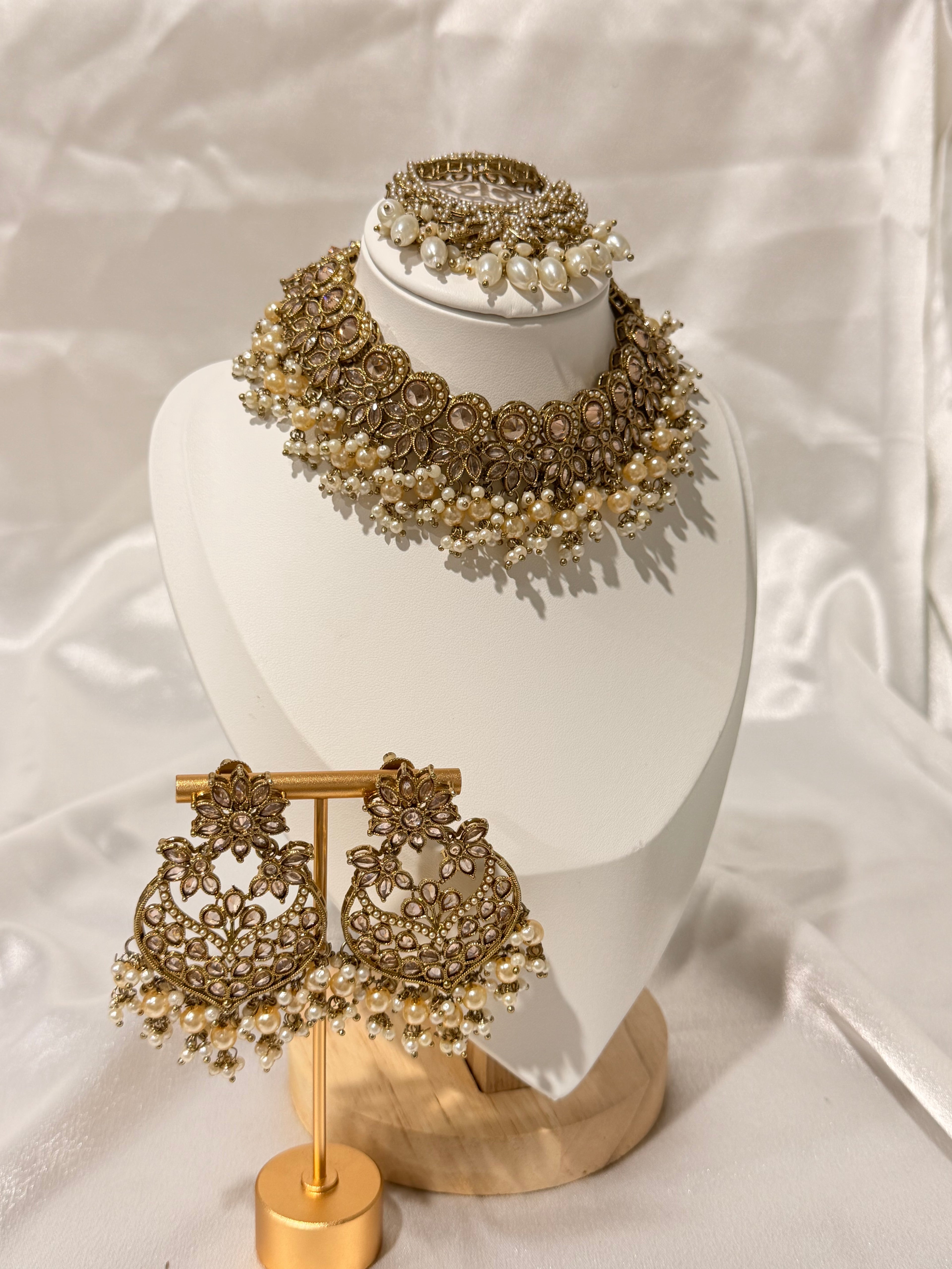 Vira Necklace Set