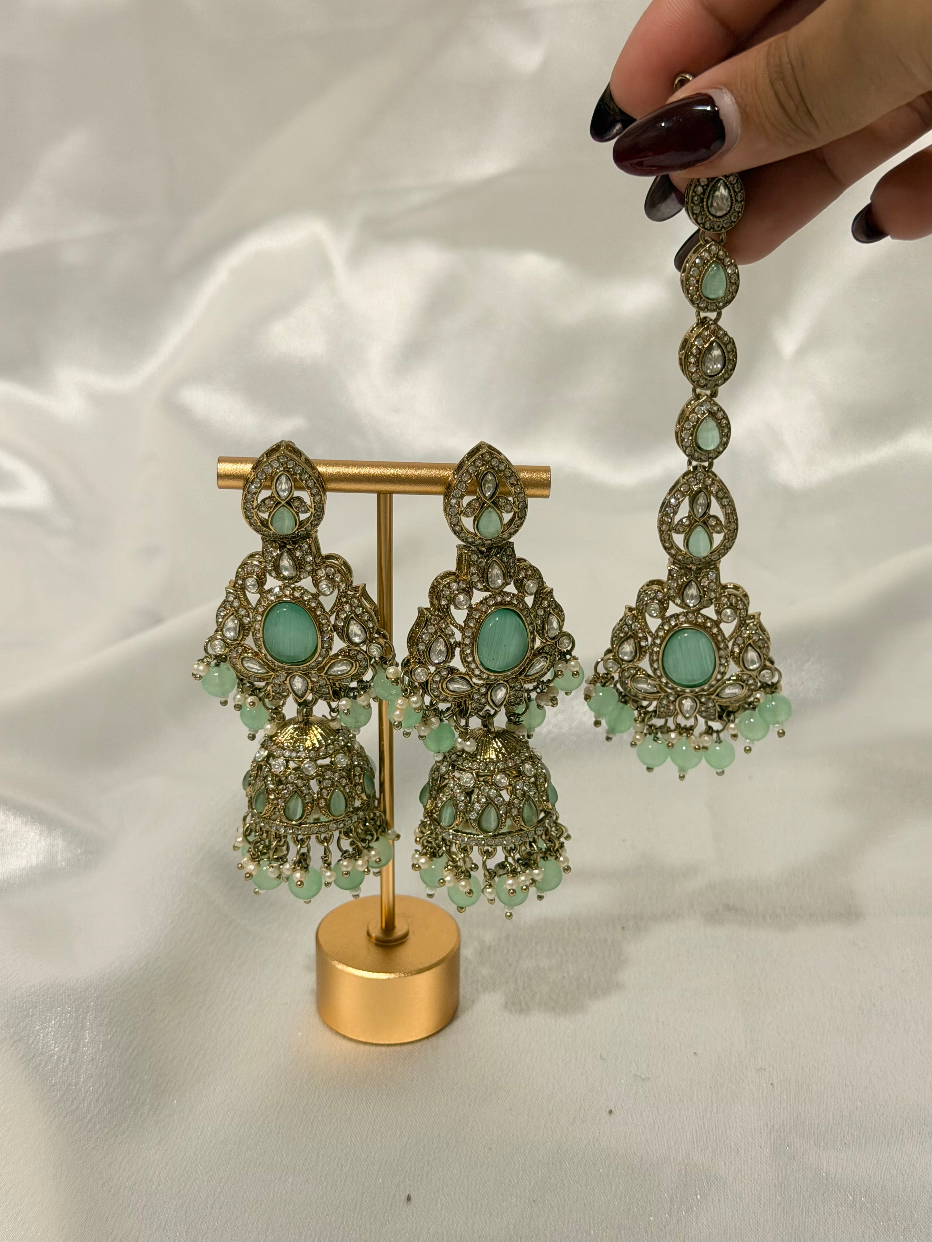 Sharan Earring Set