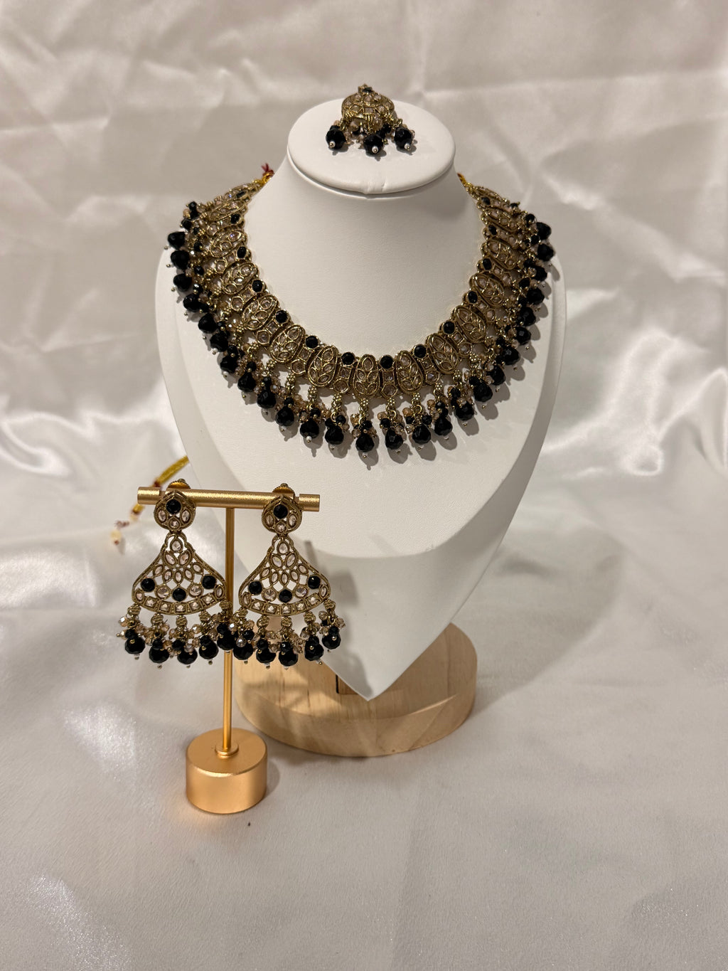 Bhavleen Necklace set