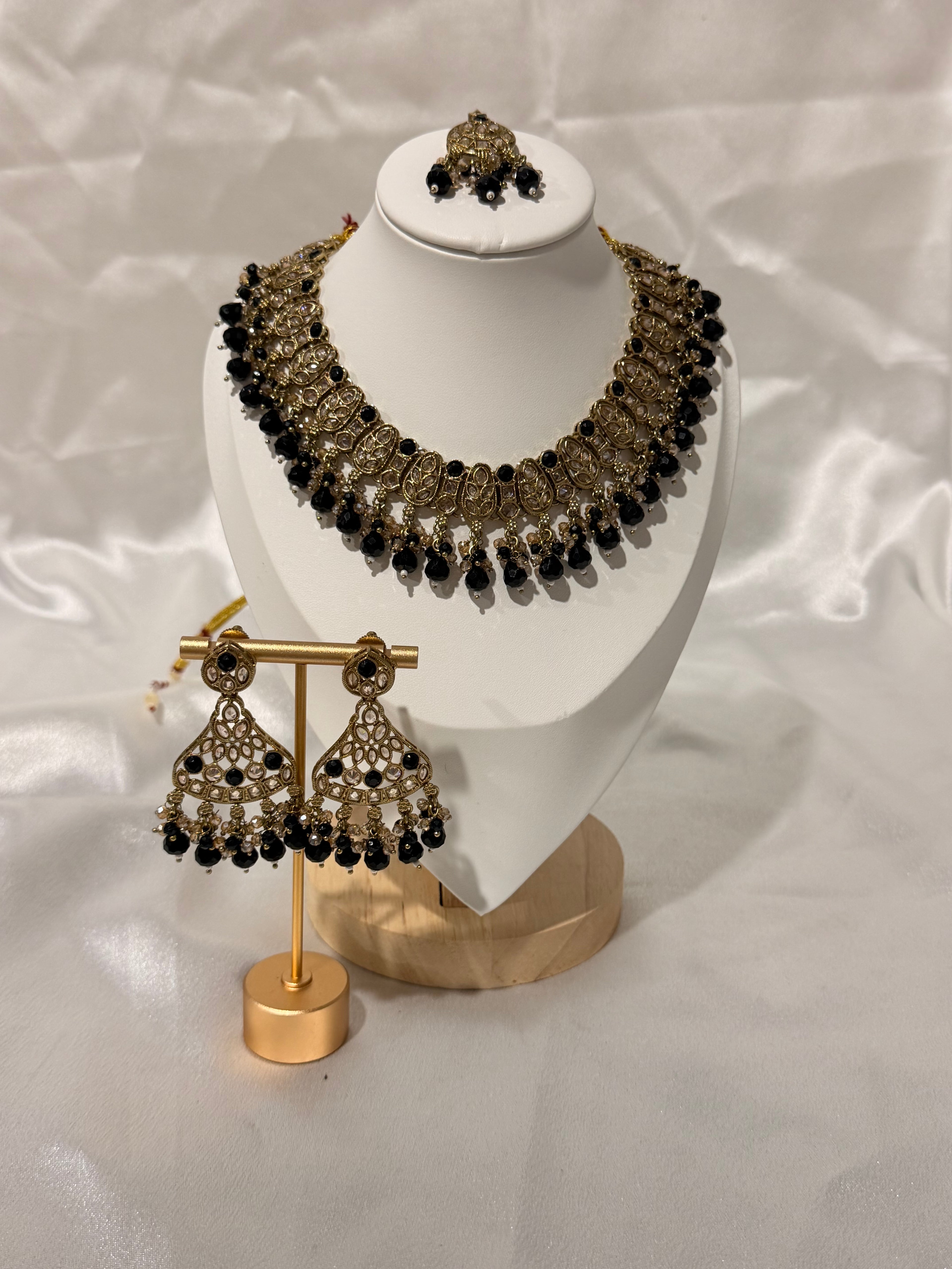Bhavleen Necklace set