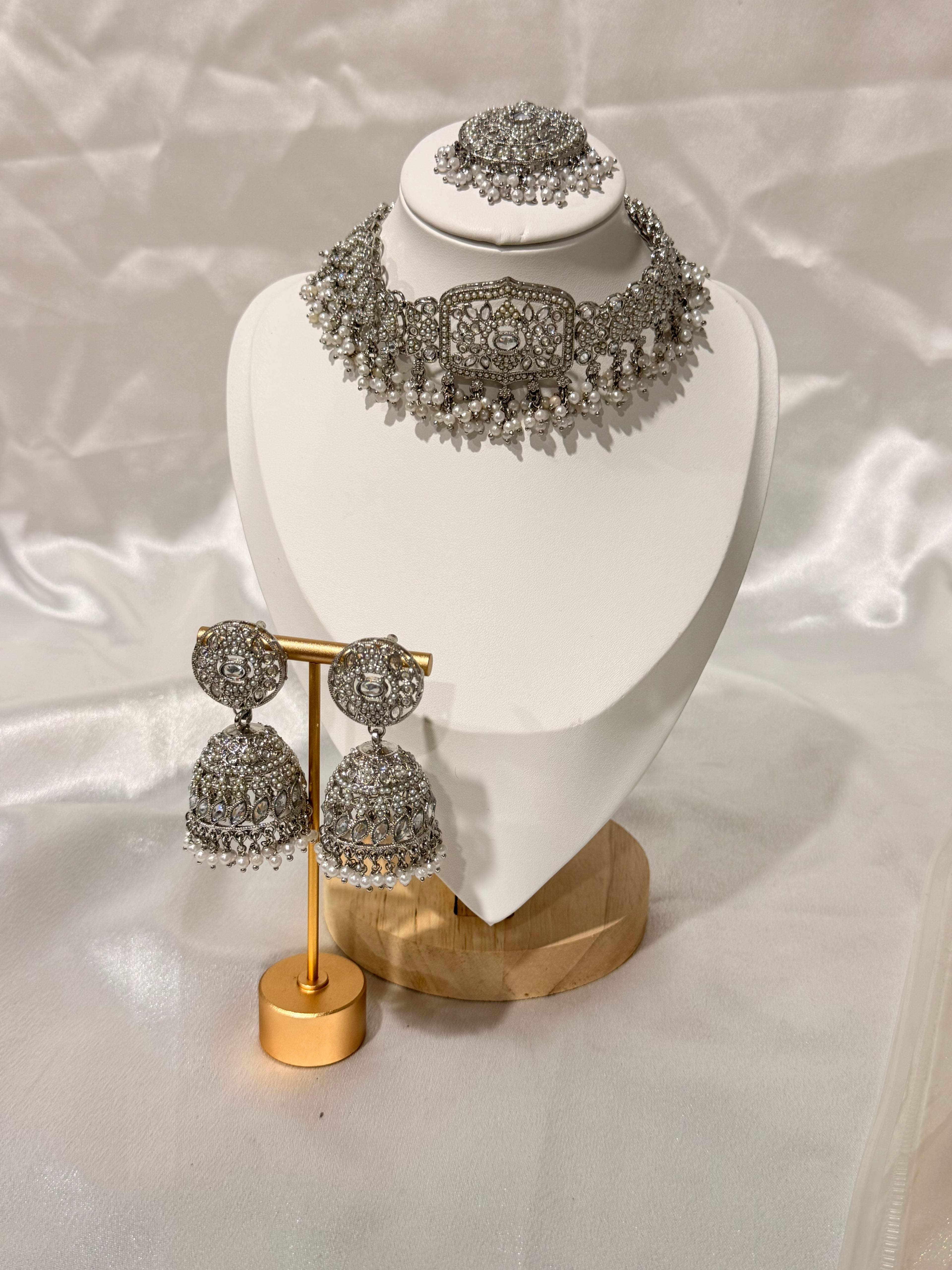Heshveen Necklace Set