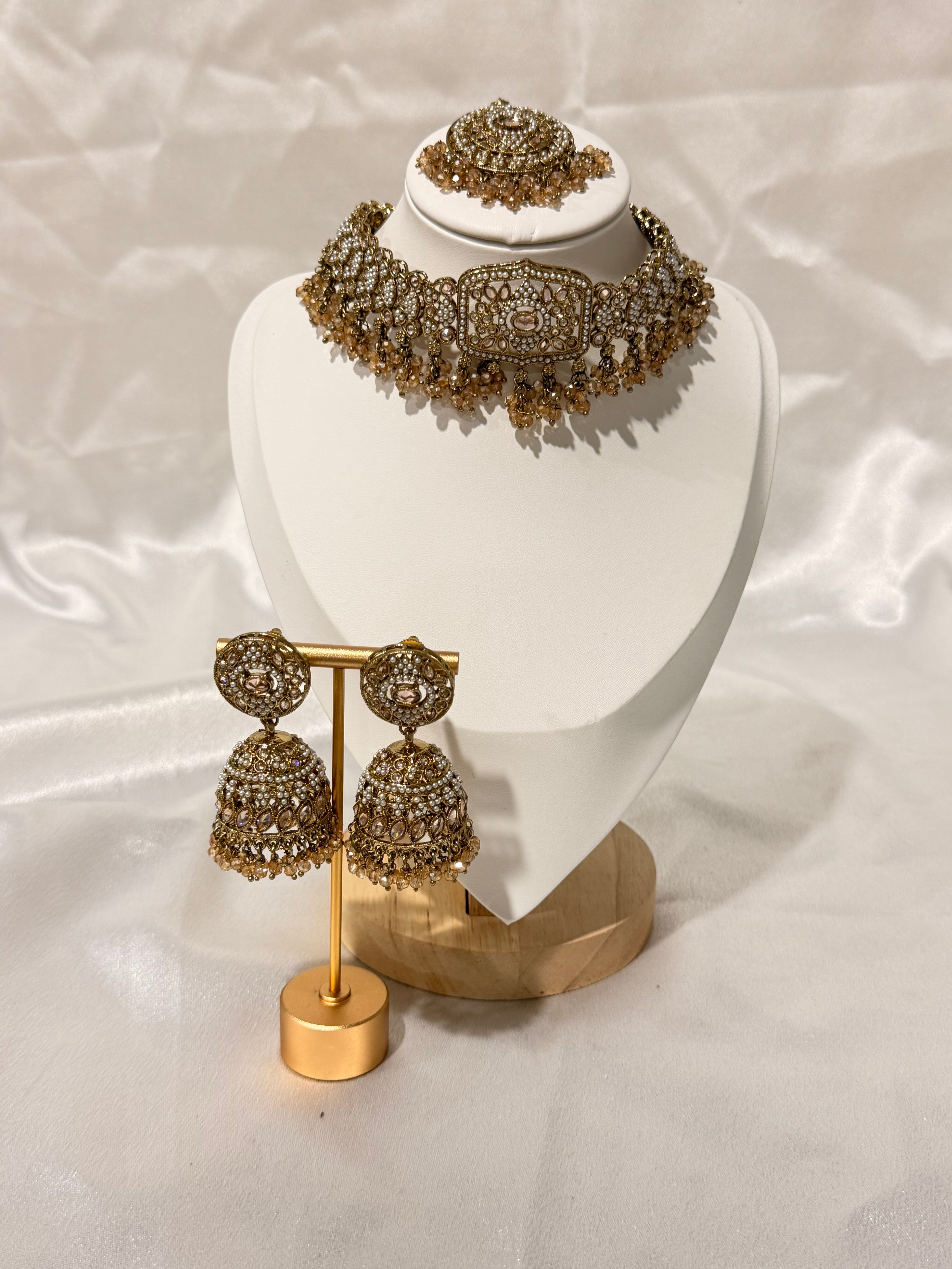 Heshveen Necklace Set