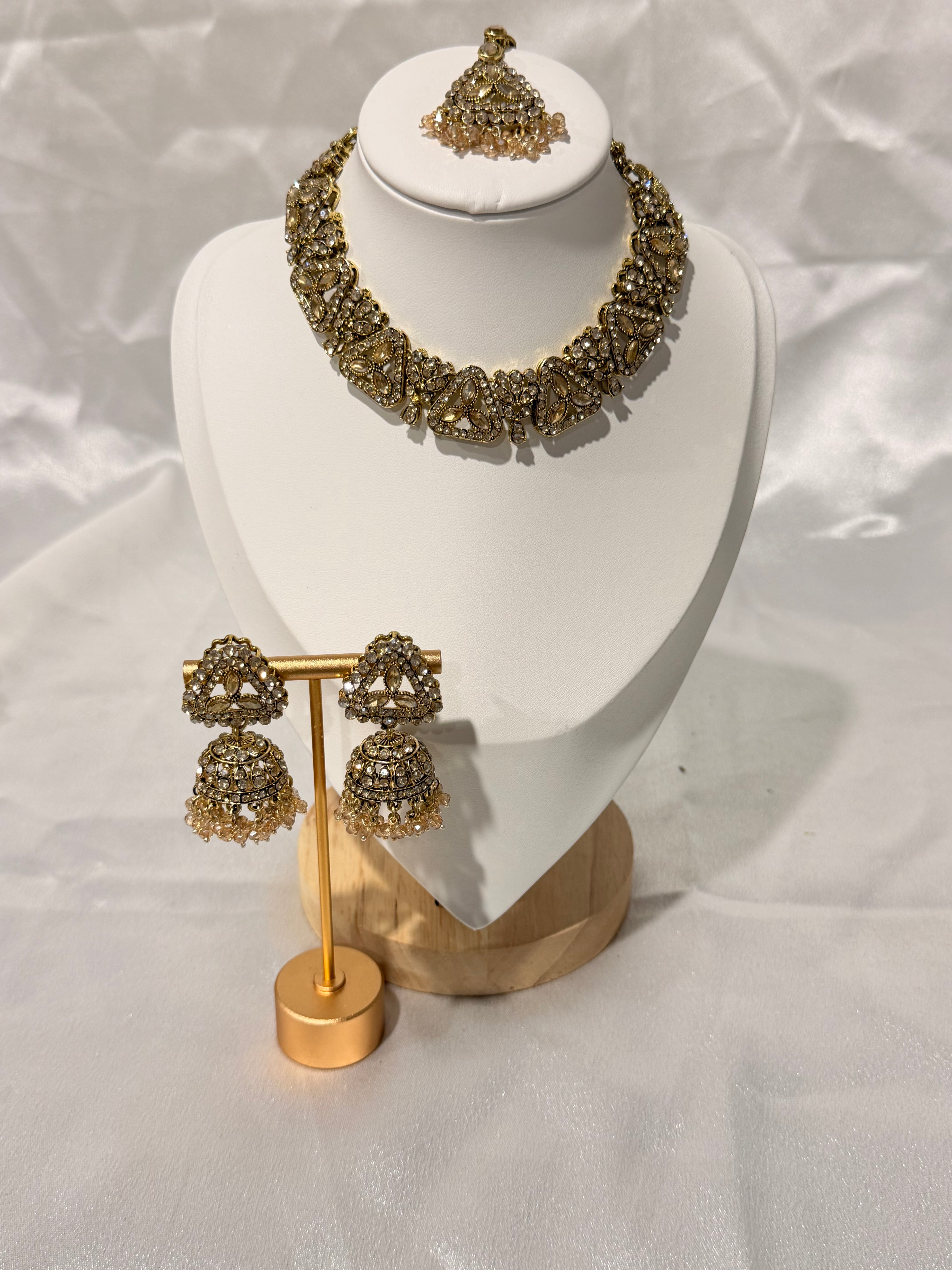 Guneet Necklace Set