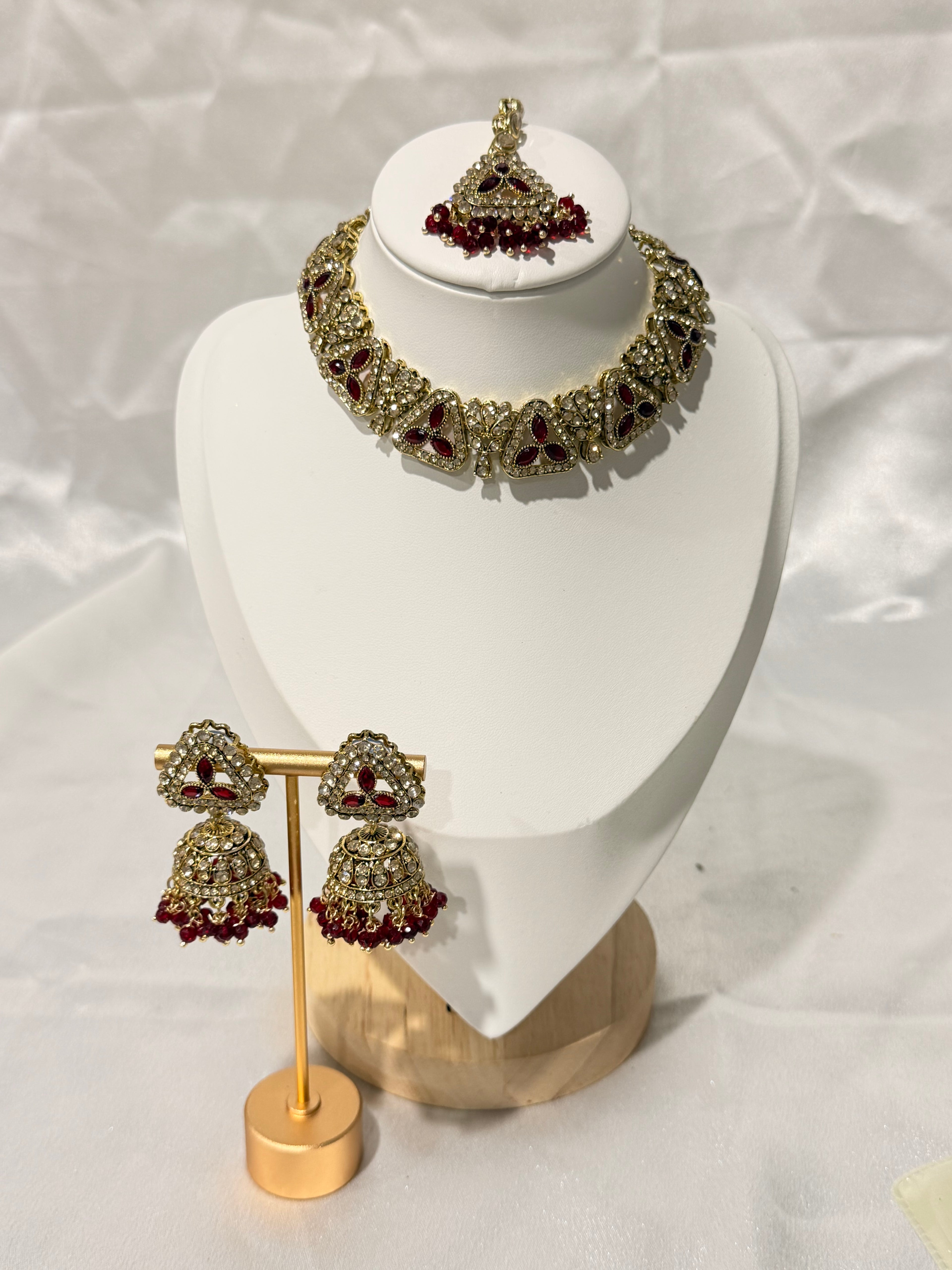 Guneet Necklace Set