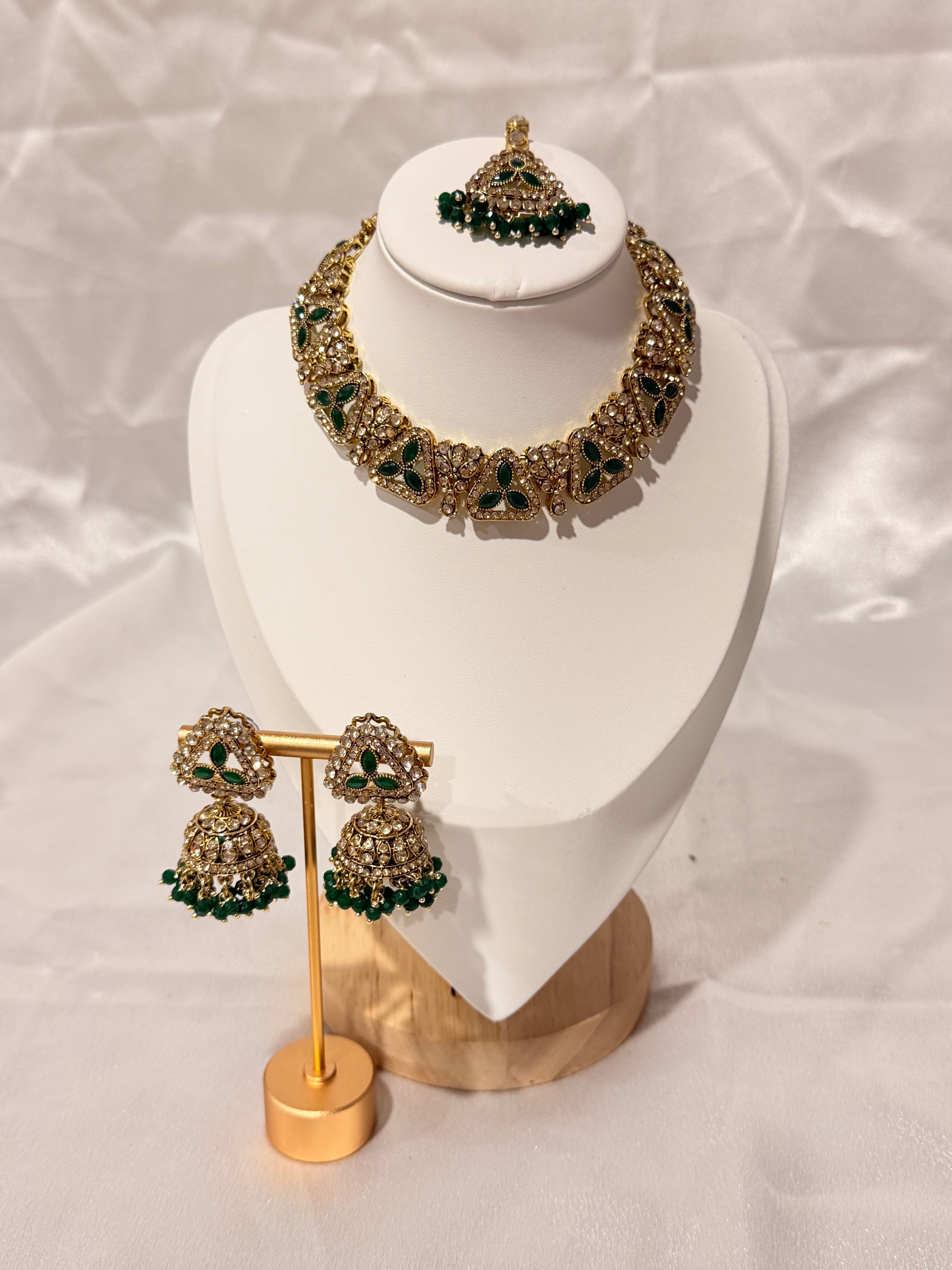 Guneet Necklace Set