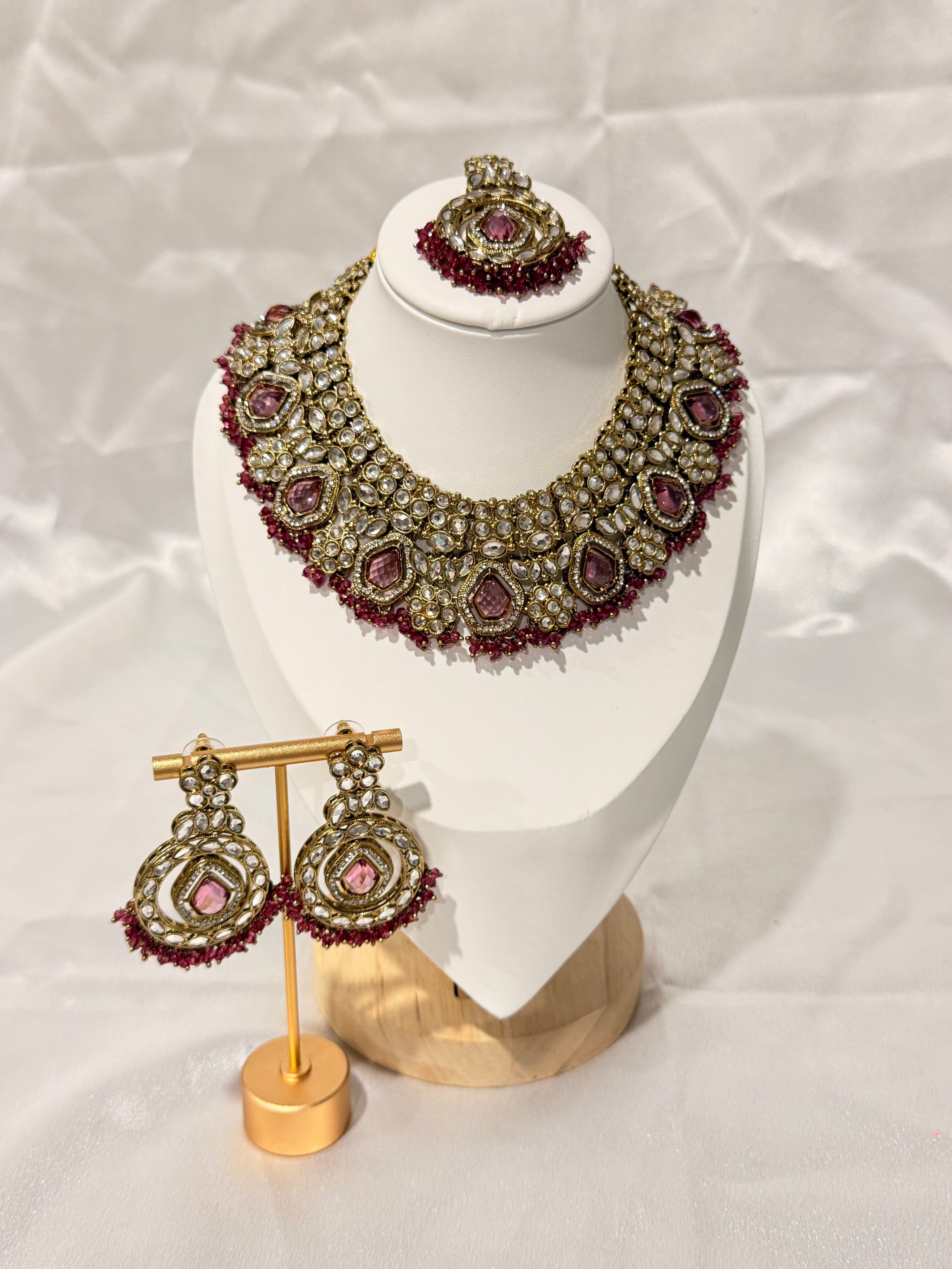 Aabnoor Necklace Set