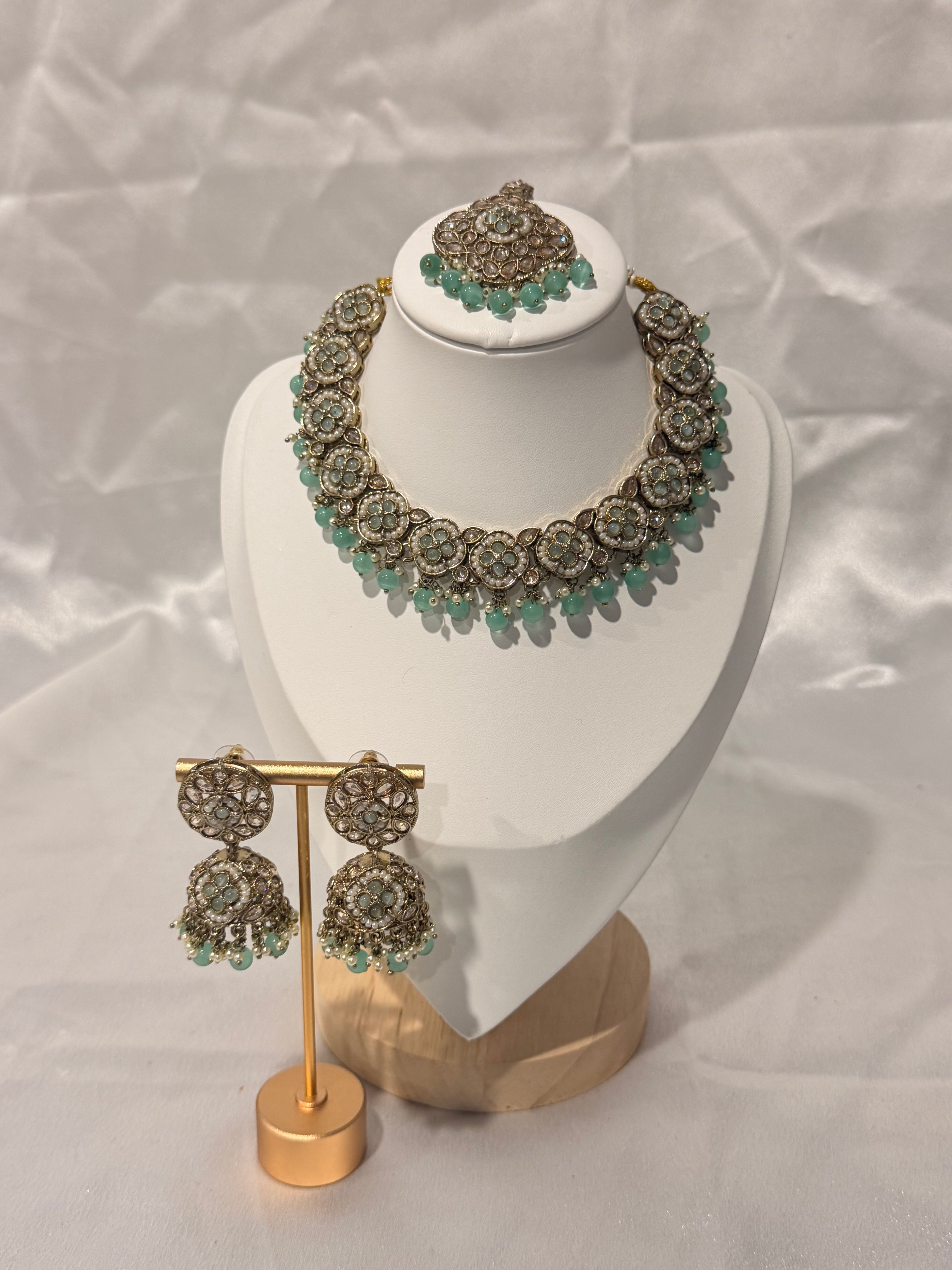 Iqjot Necklace Set