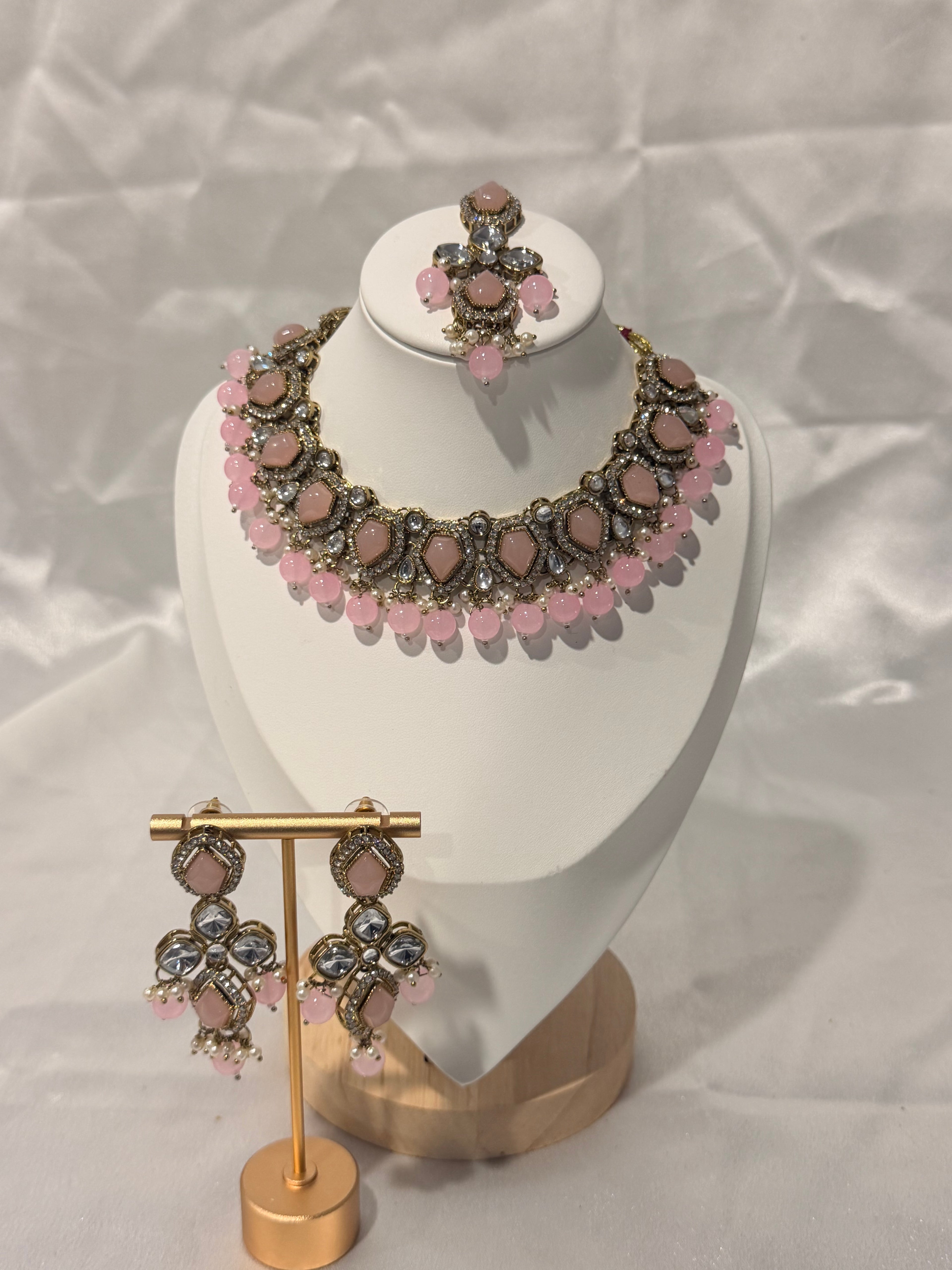 Elora Necklace Set