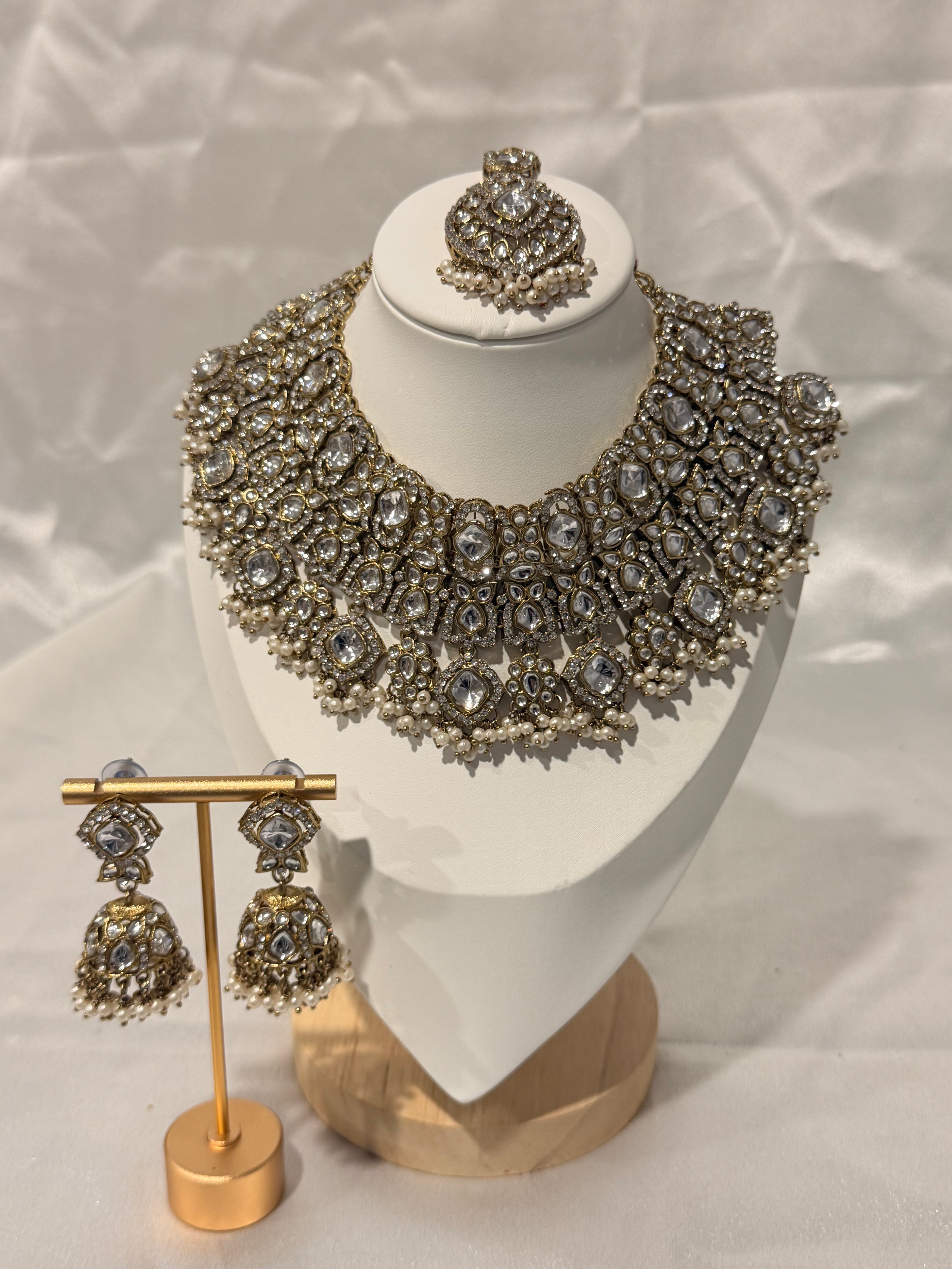 Nuzhin Necklace Set